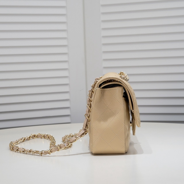 シャネルバッグ背面デザイン